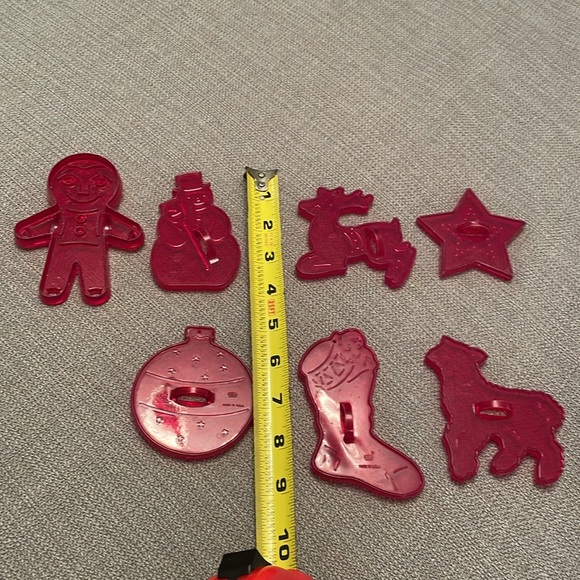 Vintage HRM USA Red Transparent Plastic Cookie Cutters Set of 7 From the 50-60’s - Picture 6 of 7